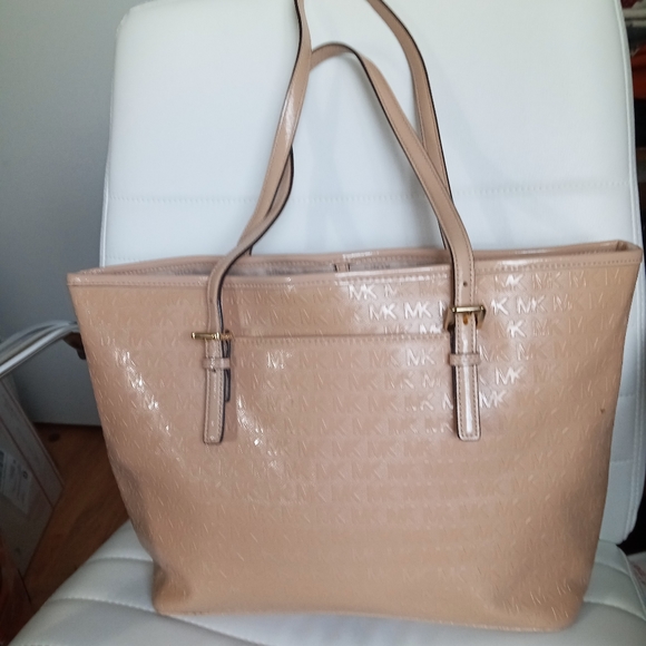 MICHAEL KORS Jet Set Large Embossed Logo Patent Leather Tote Bag Nude w/ COA - Picture 8 of 15